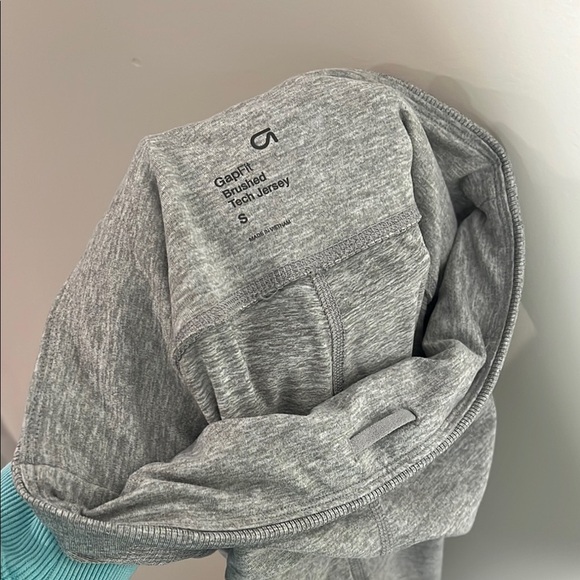 GapFit Brushed Tech Jersey Womens Small - Picture 9 of 9
